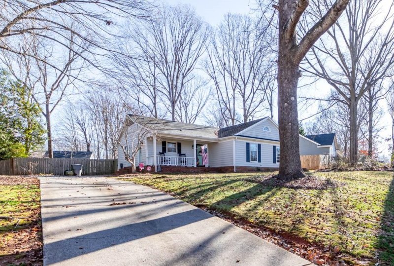 Property image 2 at 704 Conestoga Drive, Charlotte, NC 28270