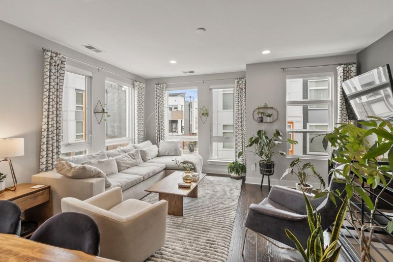 Property image 3 at 431 Southend Crossing Lane, Charlotte, NC 28203