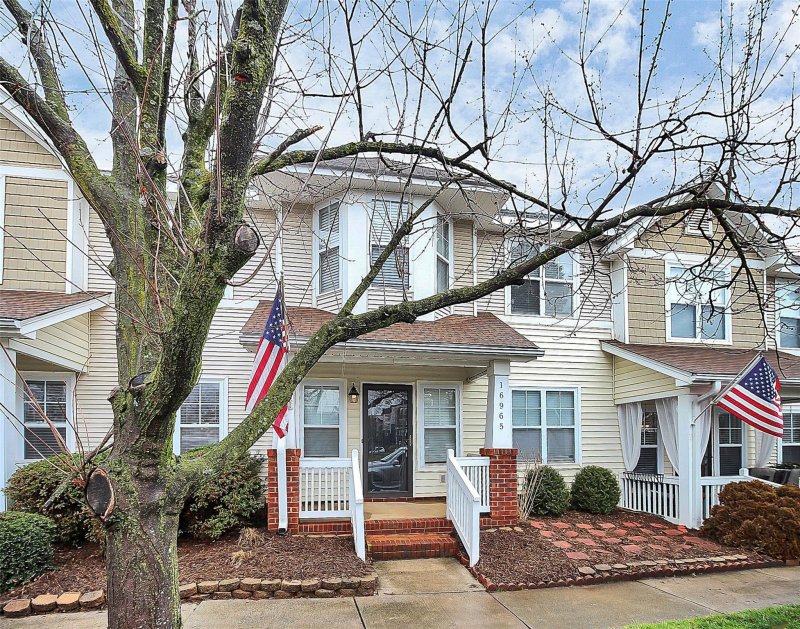 16965 Bridgeton Lane