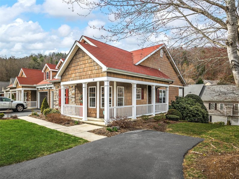 Property image 2 at 18 Old Creek Lane, Hendersonville, NC 28739