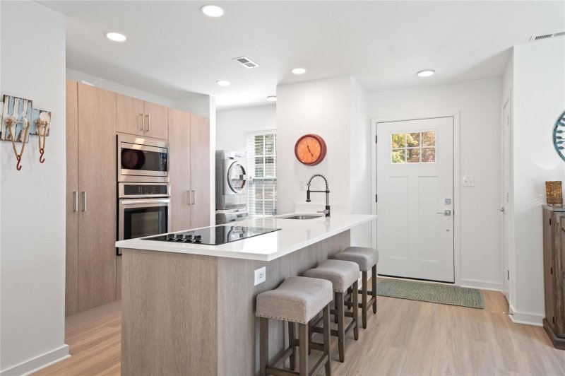 Property image 3 at 1511 Briar Creek Road, Charlotte, NC 28205