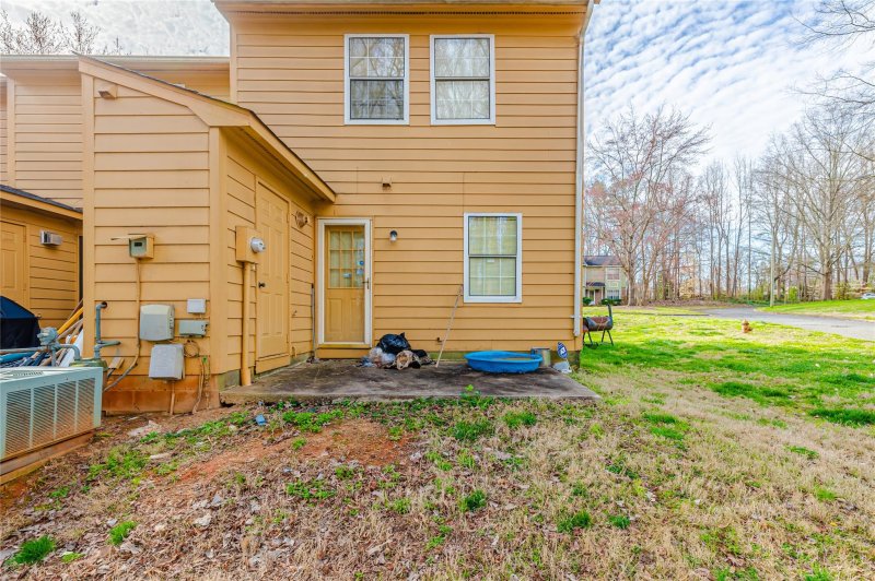 Property image 3 at 3919 Briarhill Drive, Charlotte, NC 28215