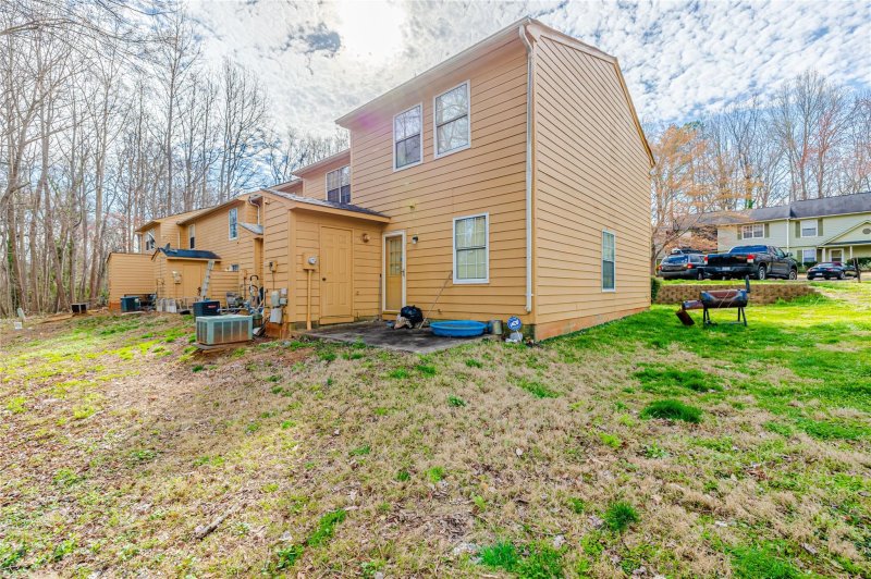 Property image 4 at 3919 Briarhill Drive, Charlotte, NC 28215