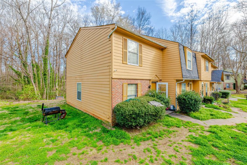 Property image 5 at 3919 Briarhill Drive, Charlotte, NC 28215