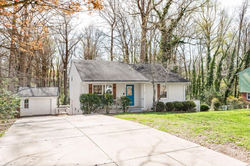 Property image 3 at 5509 Southampton Road, Charlotte, NC 28217