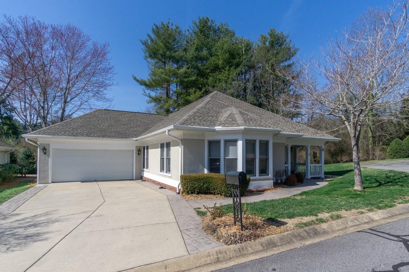 Property image 3 at 15 Creekside Way, Asheville, NC 28804