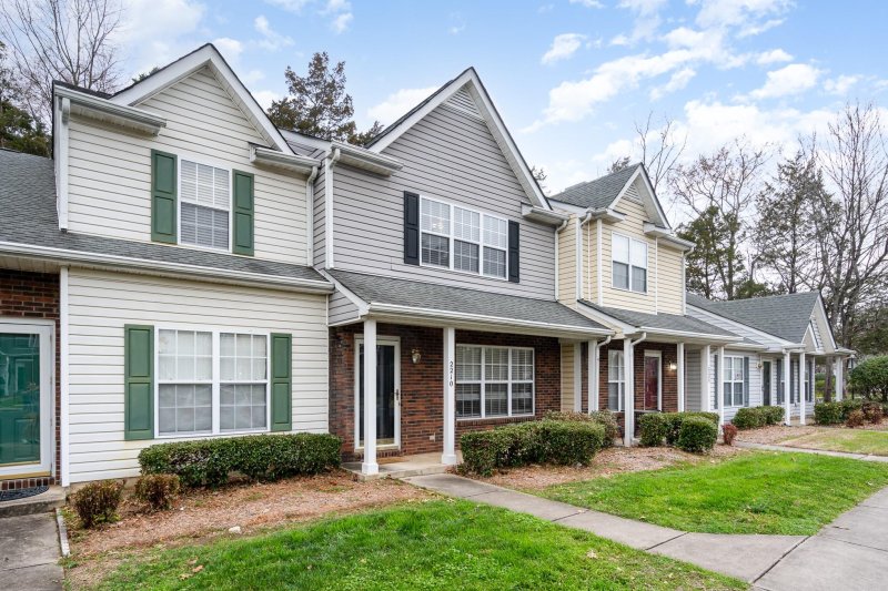 Property image 2 at 2210 Preakness Court, Charlotte, NC 28273