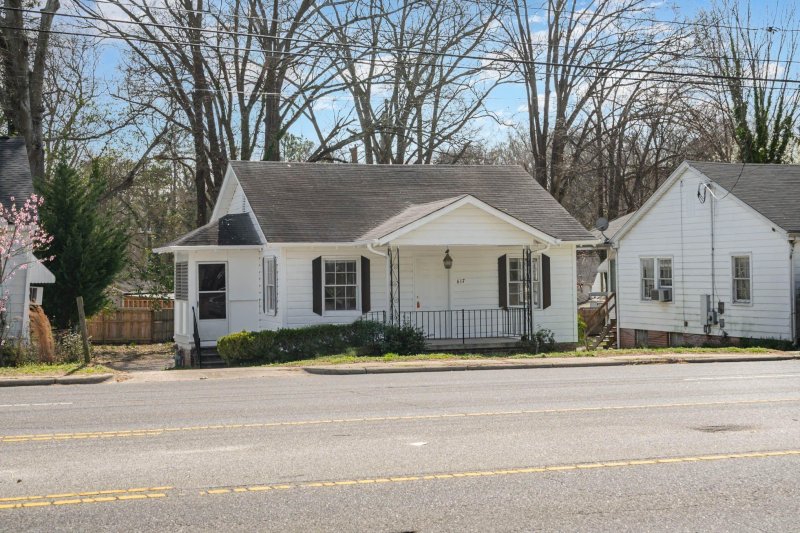 Property image 2 at 617 W Garrison Boulevard, Gastonia, NC 28052