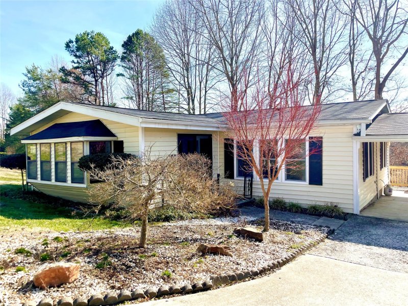 Property image 2 at 200 Cranbrook Circle, Hendersonville, NC 28792