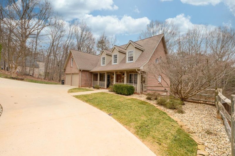 Property image 2 at 1641 9th Street Place, Hickory, NC 28602