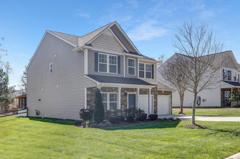 Property image 2 at 2344 Lake Vista Drive, Mount Holly, NC 28120