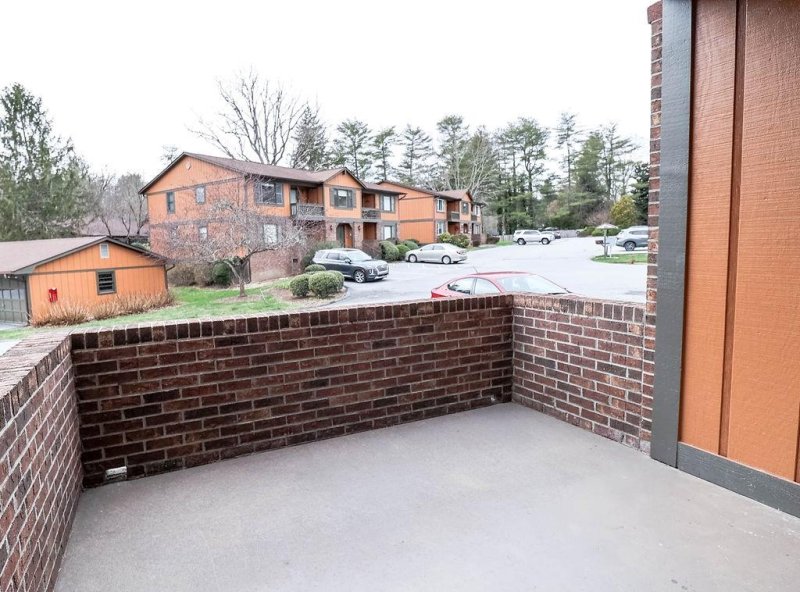 Property image 3 at 1735 B Haywood Manor Drive, Hendersonville, NC 28791