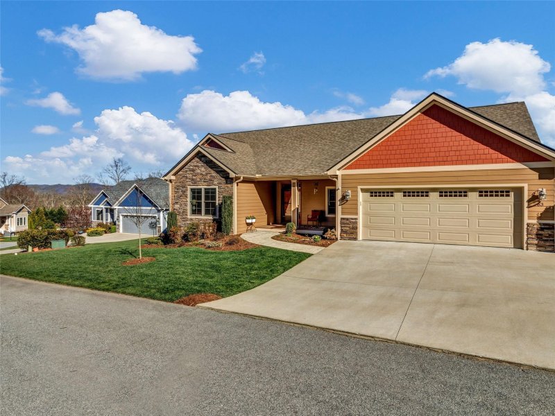 Property image 2 at 63 Welding Way, Hendersonville, NC 28792