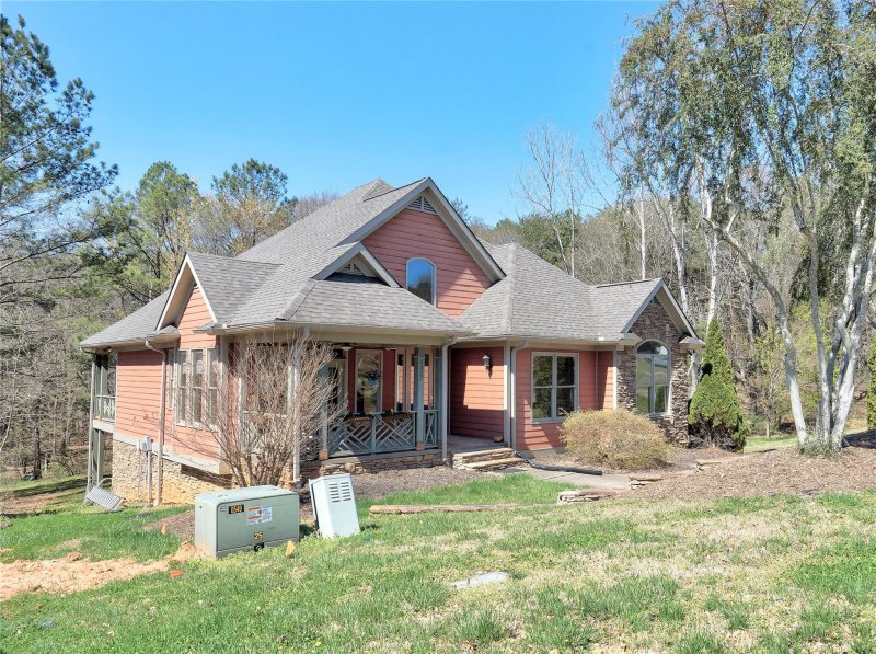 Property image 3 at 1327 Moonshadow Lane, Shelby, NC 28150
