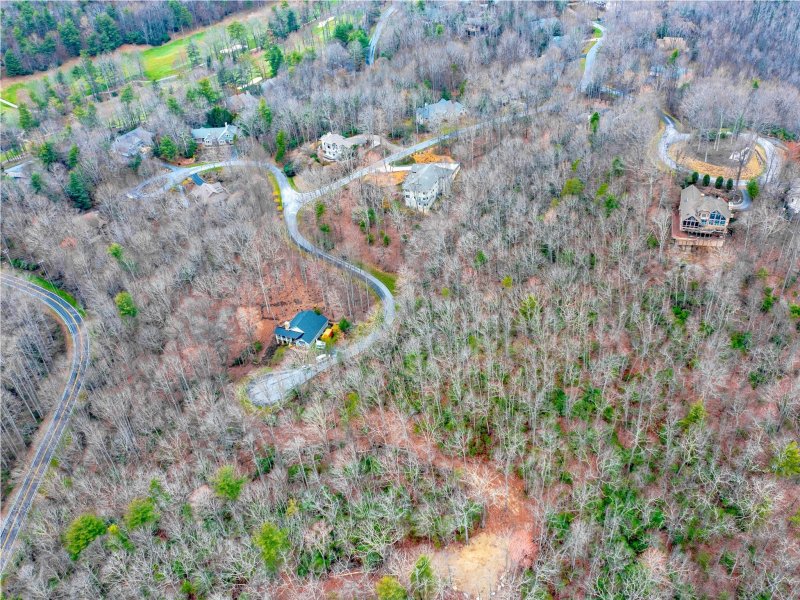 Property image 3 of 214 Chimney Crossing in Champion Hills, Hendersonville, NC 28739