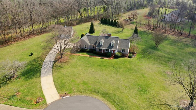 Property image 2 at 242 Country Drive, Statesville, NC 28625