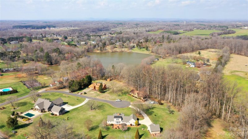 Property image 4 at 242 Country Drive, Statesville, NC 28625