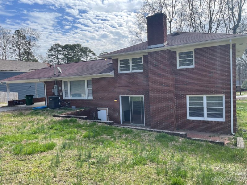 Property image 2 at 421 Owen Boulevard, Charlotte, NC 28213