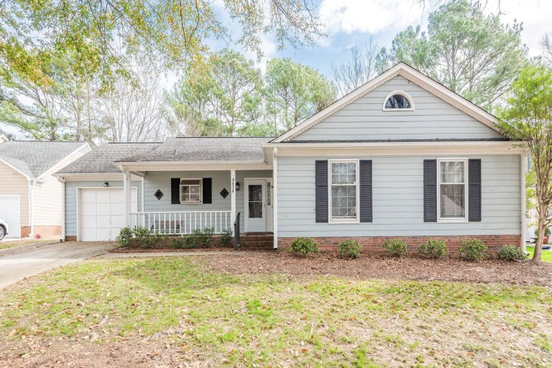 8618 Aldergate Court