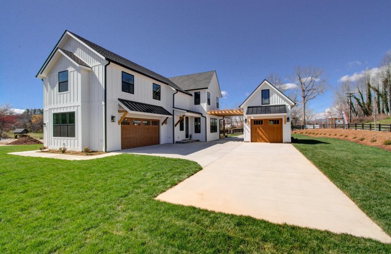 Property image 2 at 21 Mavrick Drive, Mills River, NC 28759