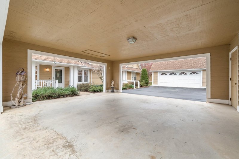 Property image 4 at 302 Woodlea Court, Asheville, NC 28806