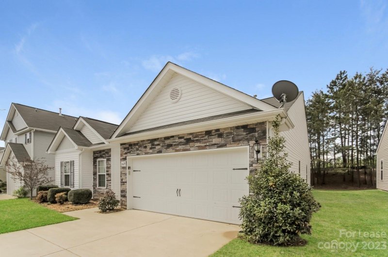 Property image 3 at 2629 Meadow Crossing Drive, Dallas, NC 28034