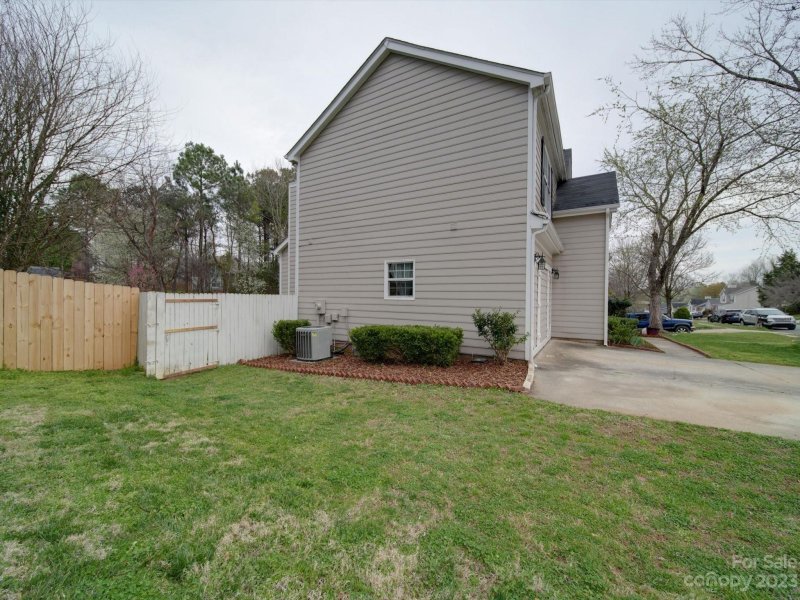 Property image 3 at 9821 Ashley Farm Drive, Matthews, NC 28105