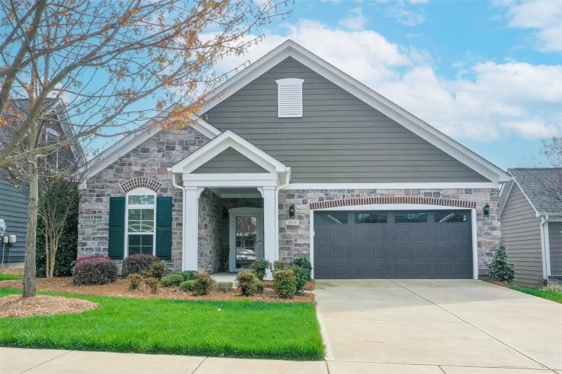 16119 Lakeside Loop Lane