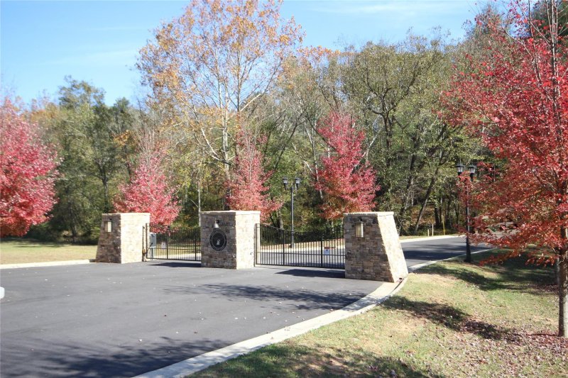 Property image 2 at 11 Erin Glen Court, Fairview, NC 28730