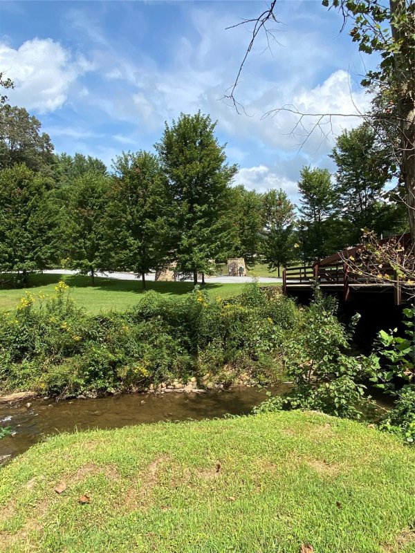 Property image 4 at 70 Crossings Circle, Fairview, NC 28730