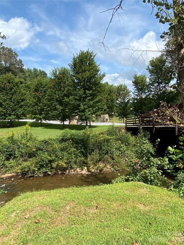 Property image 3 at 33 Crossings Circle, Fairview, NC 28730