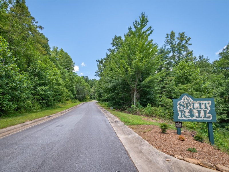 Property image 2 at 264 W Splitrail Drive, Hendersonville, NC 28792