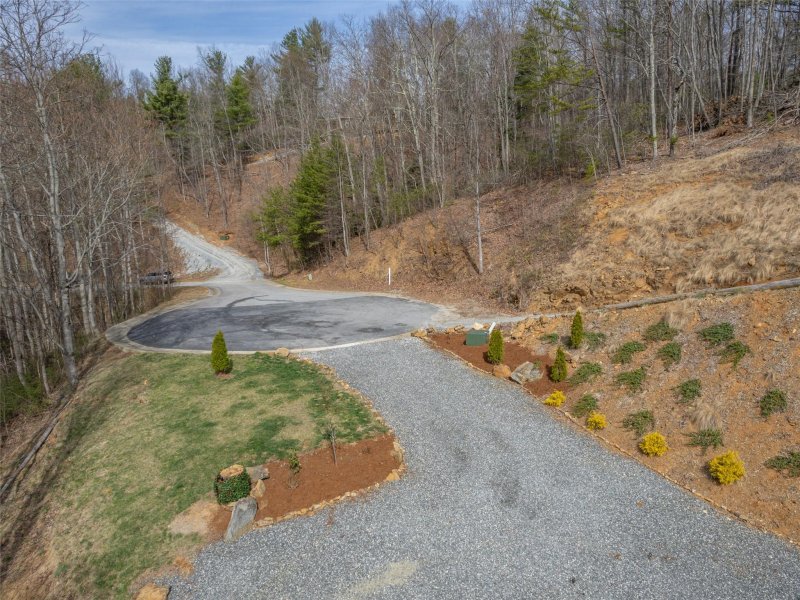 Property image 3 at 264 W Splitrail Drive, Hendersonville, NC 28792