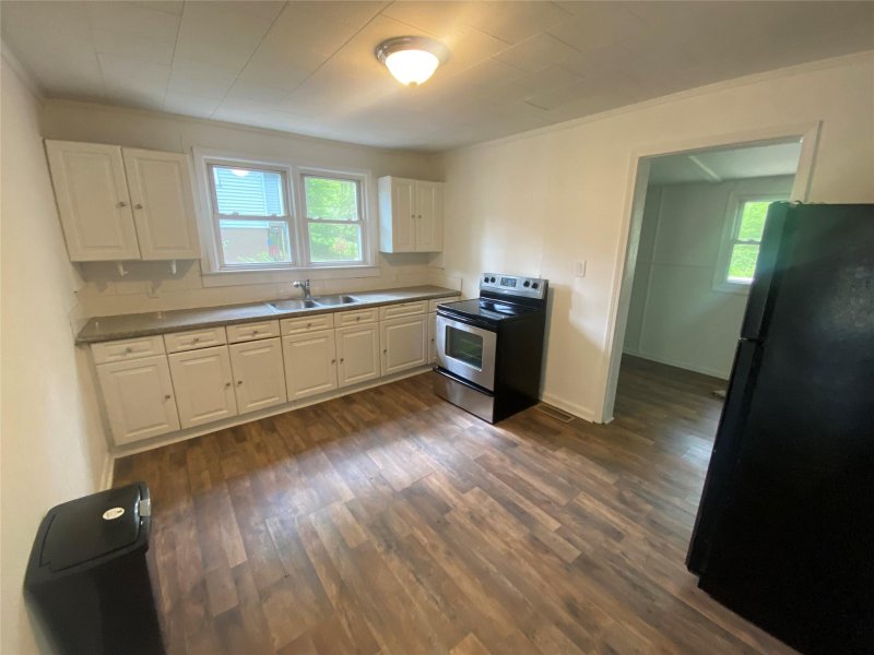 Property image 3 at 517 W Henry Street, Belmont, NC 28012