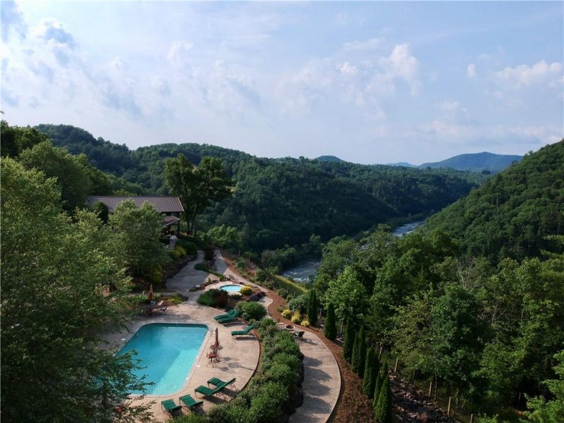 Property image 4 of 305 Raccoon Run in French Broad Crossing, Marshall, NC 28753