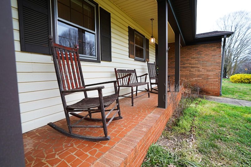 Property image 2 at 915 Woods Drive, Statesville, NC 28677