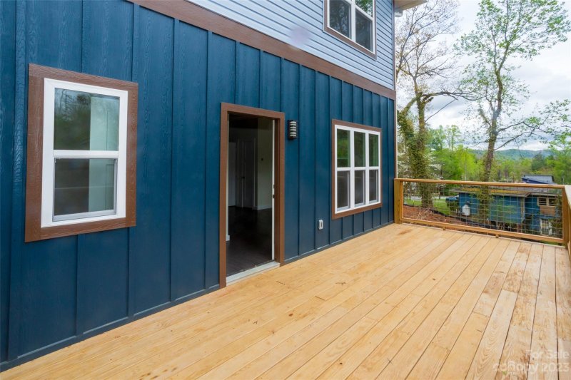 Property image 4 at 422 London Road, Asheville, NC 28803