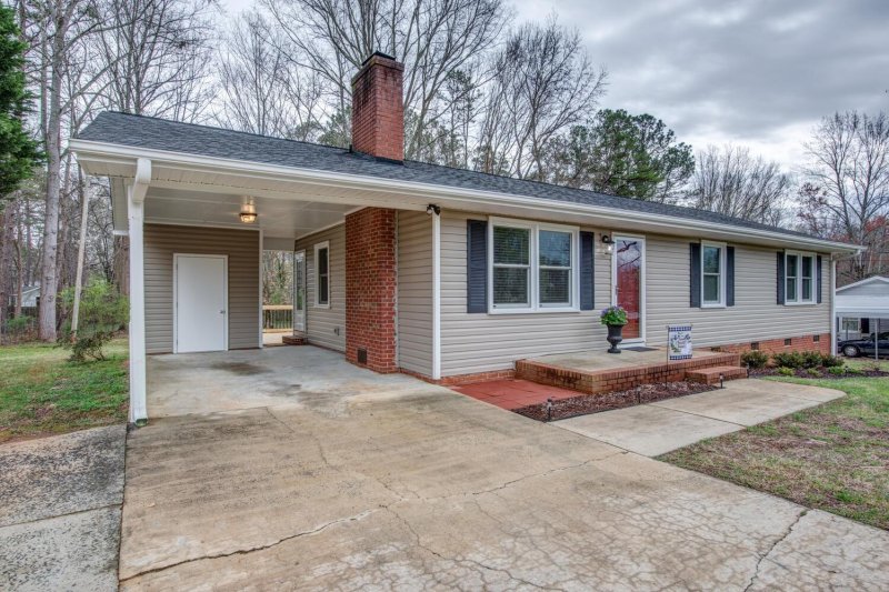 Property image 2 at 4405 Longbriar Drive, Gastonia, NC 28056