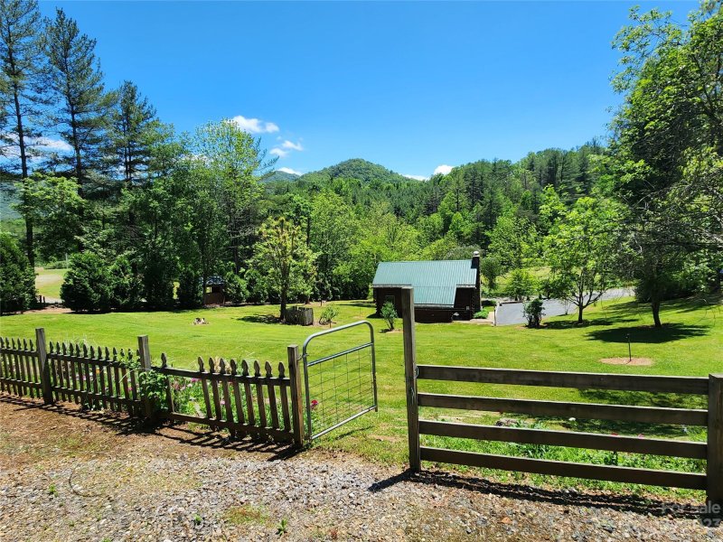 Property image 3 at 224 Echo Hill Drive, Green Mountain, NC 28740