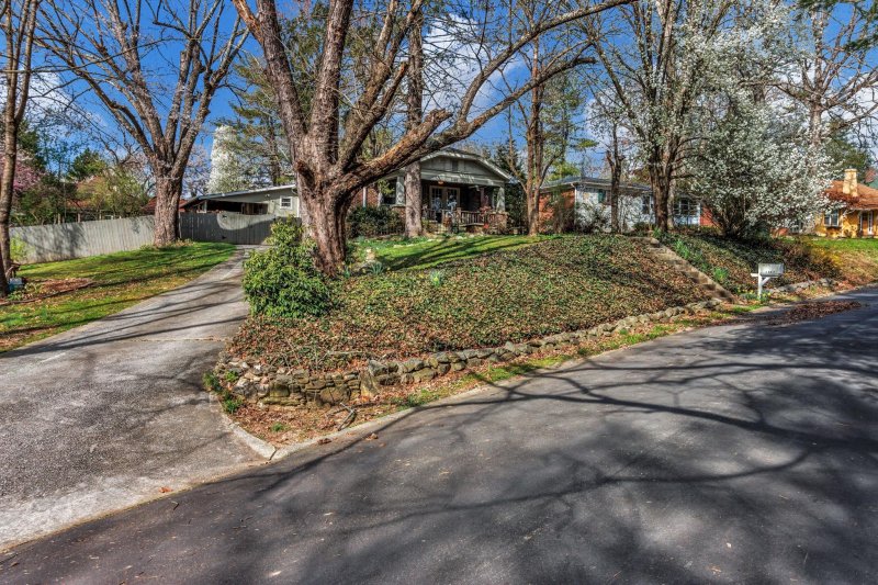 Property image 3 at 1507 Druid Hills Avenue, Hendersonville, NC 28791