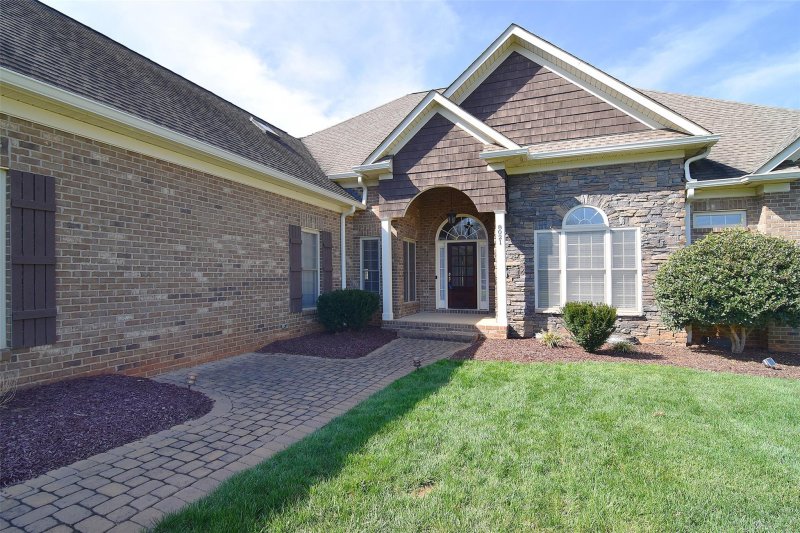 Property image 2 at 8021 Caliterra Drive, Charlotte, NC 28227