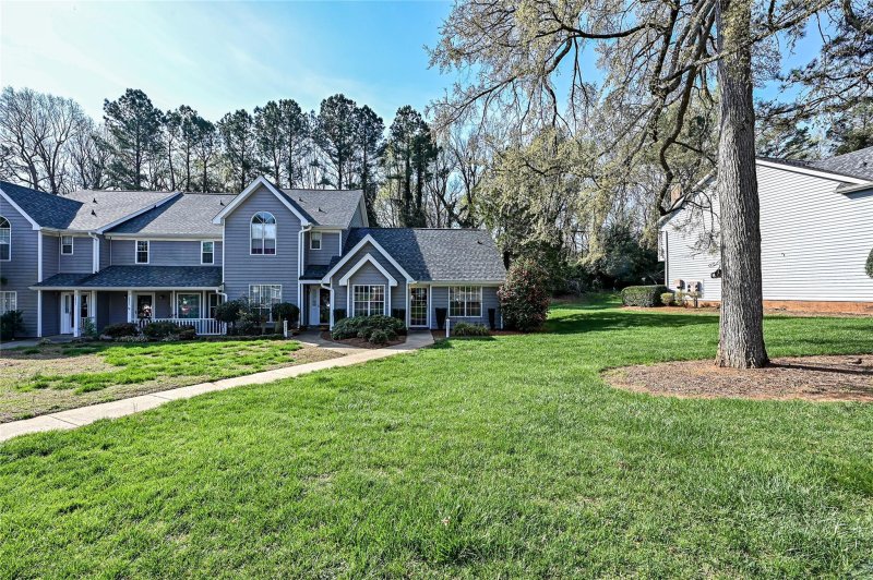 Property image 2 at 2831 Iron Gate Lane, Charlotte, NC 28212