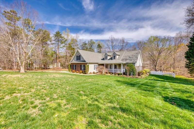 Property image 3 at 1308 Summer Spring Lane, York, SC 29745