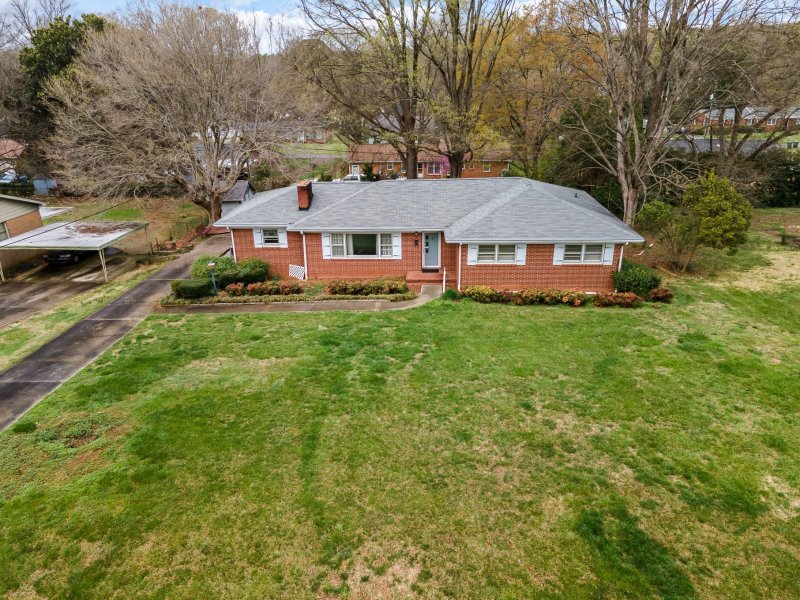 Property image 2 at 5001 Tewkesbury Road, Charlotte, NC 28269