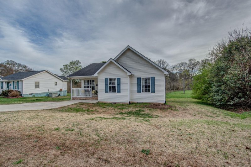 Property image 2 at 804 Caldwell Street, Belmont, NC 28012