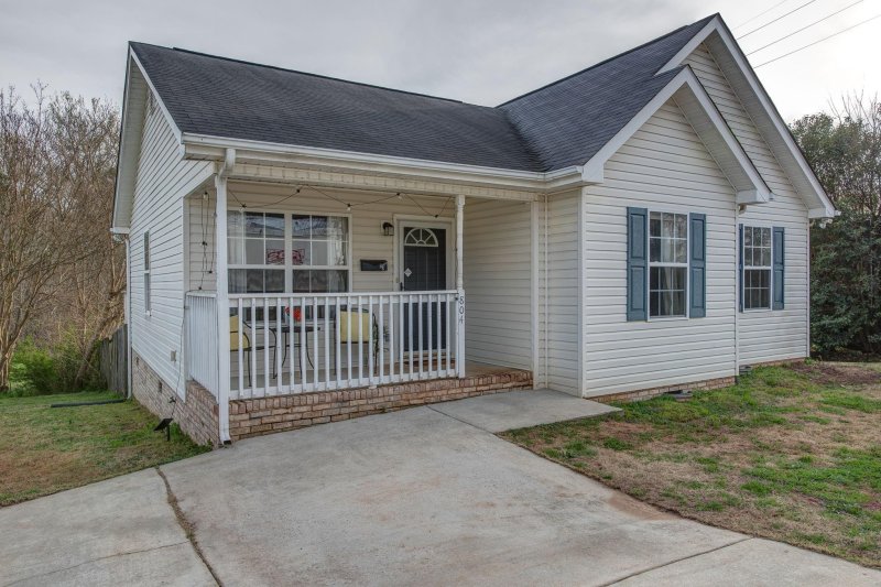 Property image 3 at 804 Caldwell Street, Belmont, NC 28012