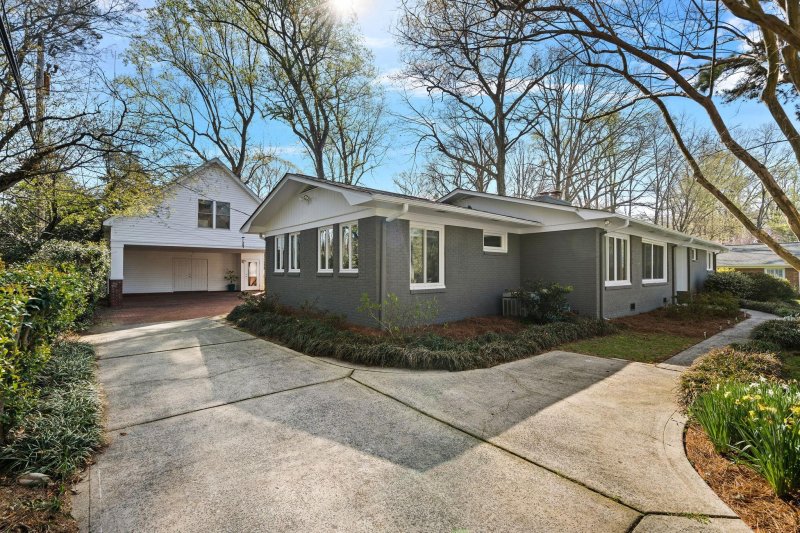 Property image 3 at 2125 Granada Drive, Charlotte, NC 28226