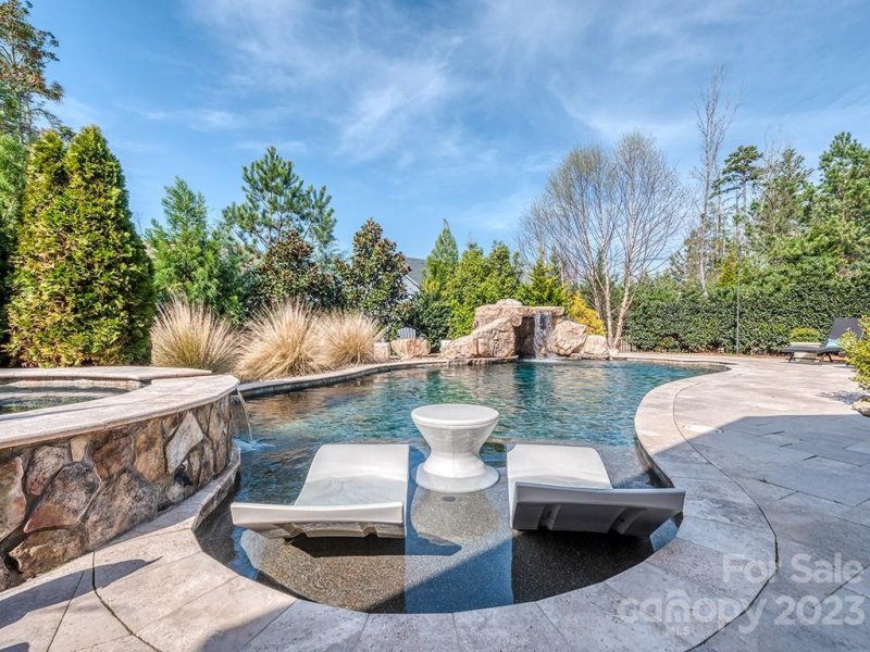 884 Tyne Drive