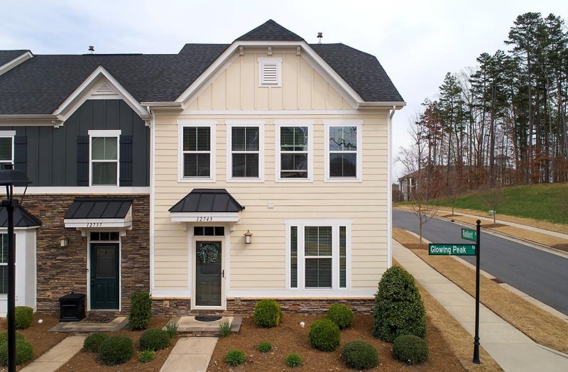 12743 Glowing Peak Road