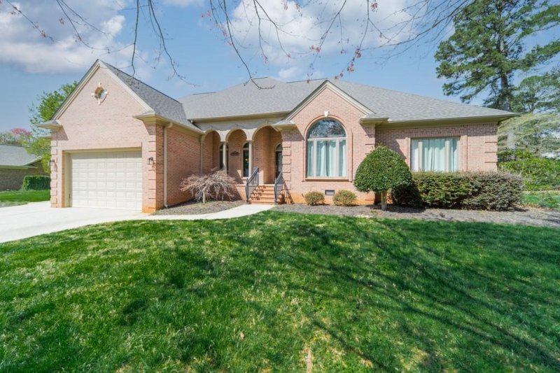 Property image 2 at 8005 Broadmoor Lane, Stanley, NC 28164